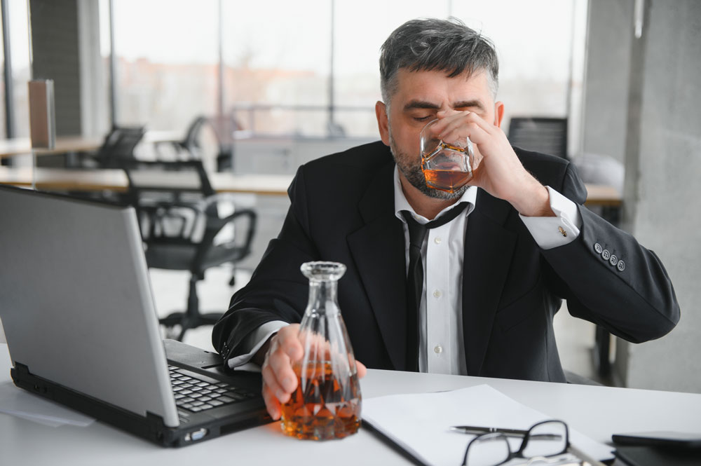 You are currently viewing Understanding the Detrimental Impact of Alcohol in the Workplace
